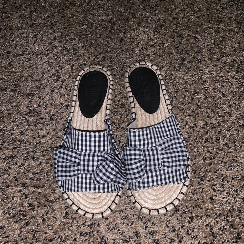 Forever 21 only worn once sandals!